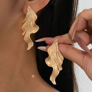 Veloura 2pc Gold Wave | Statement Earrings Asymmetrical Textured Studs